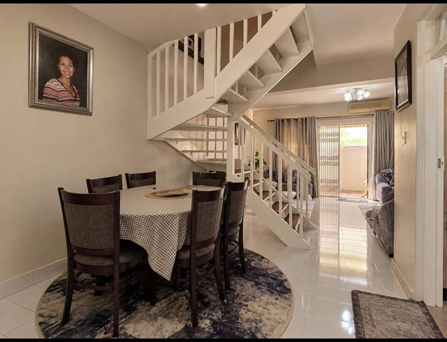 3 BEDROOM TOWNHOUSE FOR SALE IN ESSENWOOD